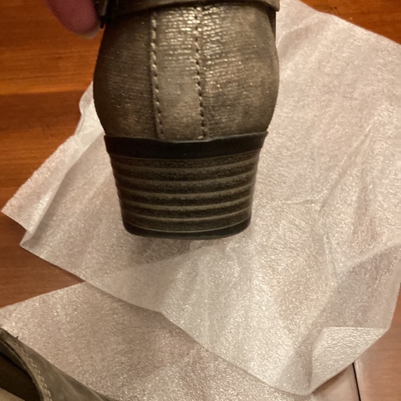 CLARKS COLLECTION. ANKLE BOOT. SIZE 7.5. Worn abt 3 times. Distressed  EUC - Picture 7 of 13